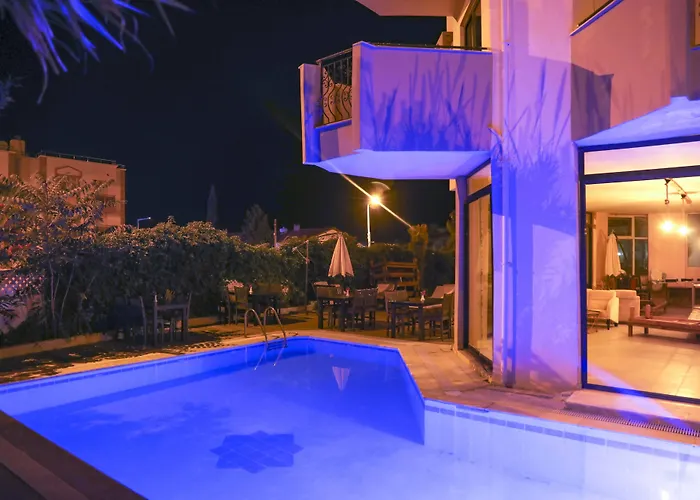 Masli̇na Hotel Esmirna